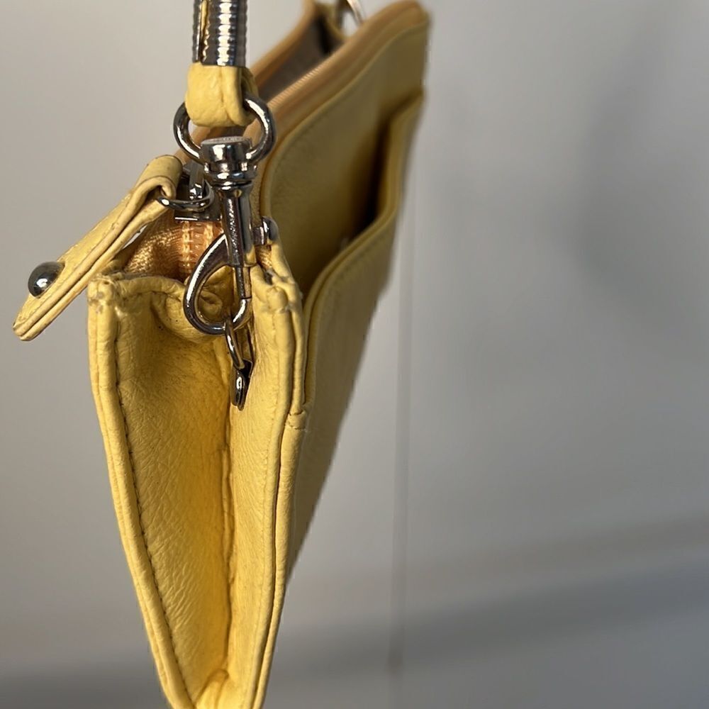 Follow Me Handbag   - Picture 6 of 9